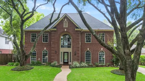 23 Saint Simons Ct, Sugar Land, TX 77479