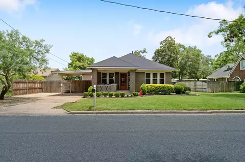 707 Heights St, El Campo, TX 77437