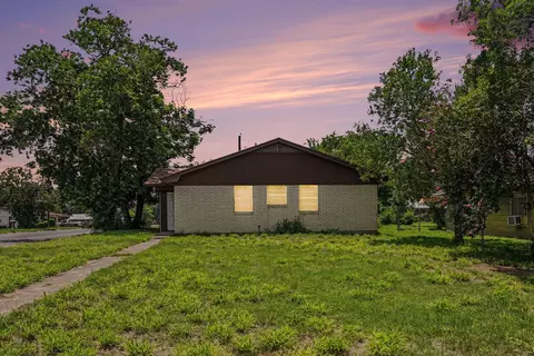 901 Coleman St, Poteet, TX 78065