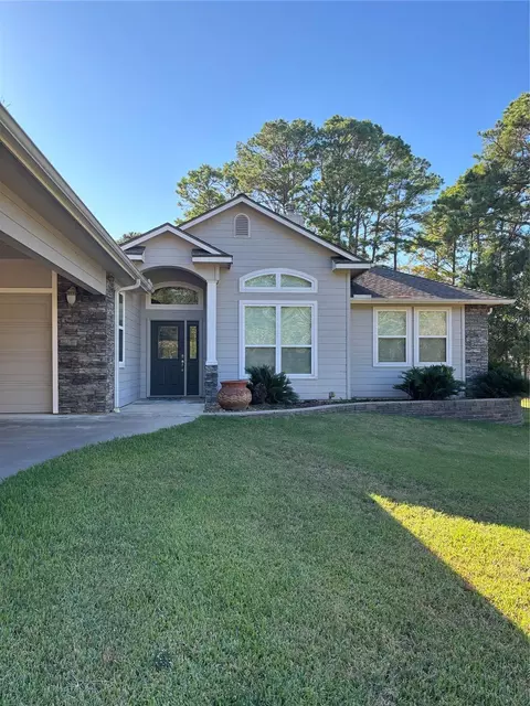 145 Bridgeway, Onalaska, TX 77360