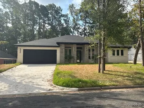2405 W Green Briar Dr, Huntsville, TX 77340