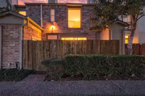1201 Mcduffie St #212, Houston, TX 77019
