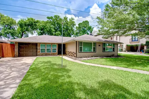 4804 Saxon St, Bellaire, TX 77401
