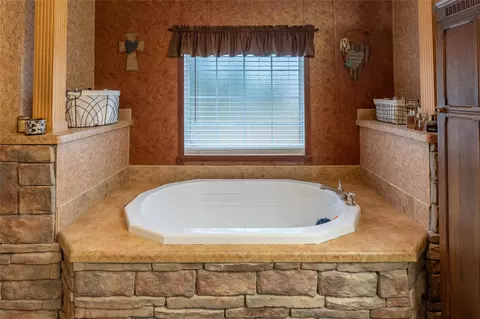 Bath - 11746 E Small Oak Ln, Willis, TX 77378 photo 3 of 3