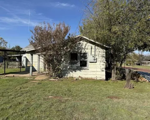 619 N Dunbar St, Electra, TX 76360