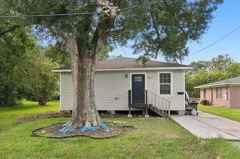 2937 Ruby Dr, Groves, TX 77619 photo 1