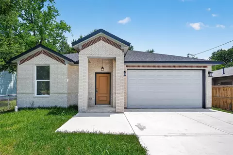130 E Melville Dr, Crosby, TX 77532