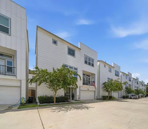 9007 Lonestar River Ln, Houston, TX 77080