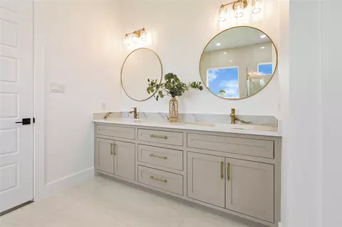 Bath - 15004 Tybee Ln, Conroe, TX 77306 photo 3 of 7