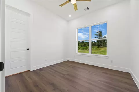Bedroom - 15004 Tybee Ln, Conroe, TX 77306 photo 6 of 7