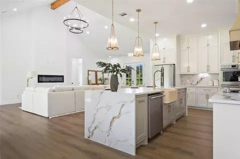 Kitchen - 15004 Tybee Ln, Conroe, TX 77306 photo 4 of 5