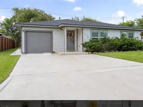 118 Tuna St, Galveston, TX 77550