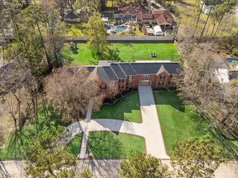 15 Enchanted Woods Dr, Kingwood, TX 77339