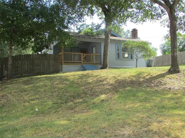1309 14th St, Huntsville, TX 77340