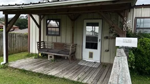 920 Cable St, Conroe, TX 77301 photo 1