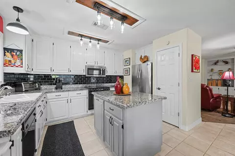 Kitchen - 80 Indian Hbr, Trinity, TX 75862 photo 3 of 4