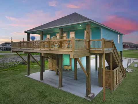 1980 Pedregal Dr, Crystal Beach, TX 77650