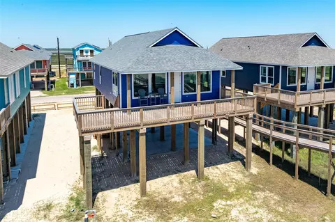 4831 Bluewater Dr, Surfside Beach, TX 77541