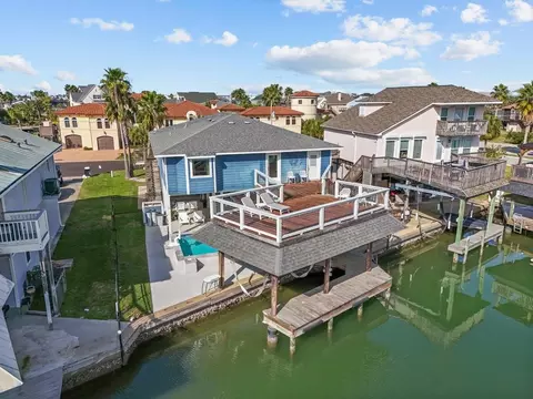214 Sampan Dr, Tiki Island, TX 77554