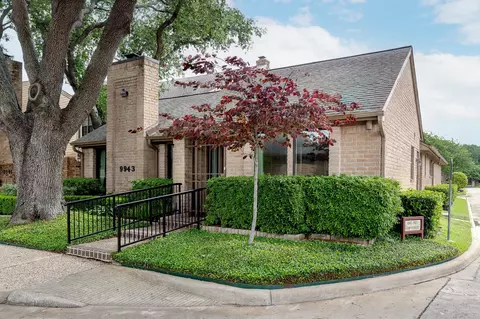 9943 Kemp Forest Dr, Houston, TX 77080