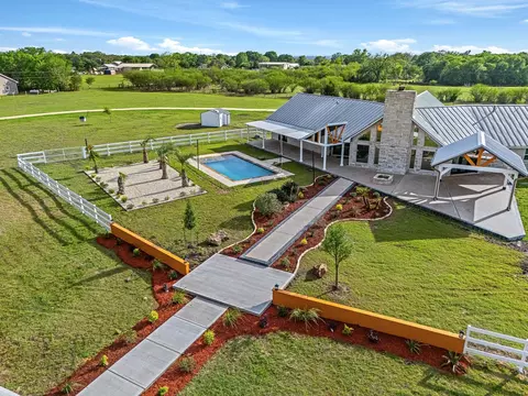 2644 Linda Ln, Brenham, TX 77833