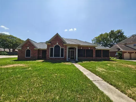 1301 Blueberry Ln, Friendswood, TX 77546