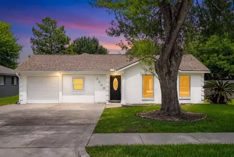 2309 Halbert Dr, Pearland, TX 77581
