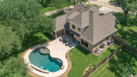 805 Enchanted Oaks Dr, Angleton, TX 77515