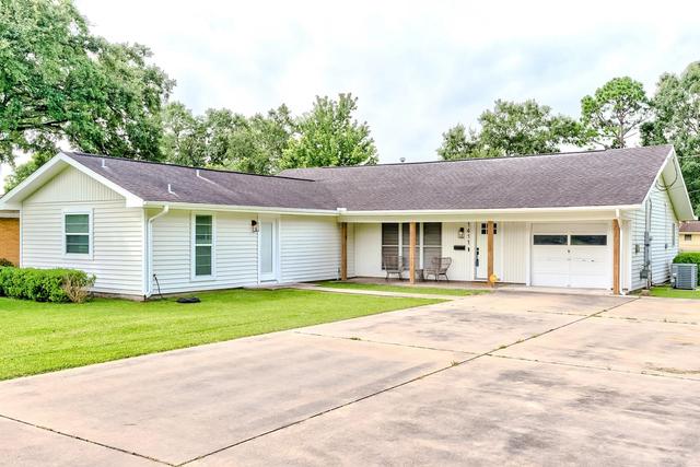 1411 N 17th St, Nederland, TX 77627