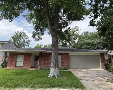 10422 Cedartowne Ln, Sugar Land, TX 77498