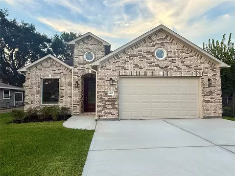 8405 Folkstone Ln, Houston, TX 77075