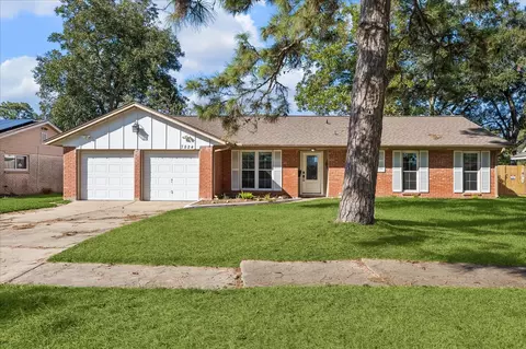 7824 Yucca Dr, Texas City, TX 77591