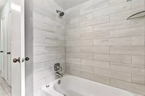 Bath - 3450 Gary Ln, Spring, TX 77380 photo 2 of 7