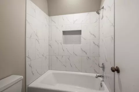 Bath - 518 Magic Oaks Dr, Spring, TX 77388 photo 3 of 3
