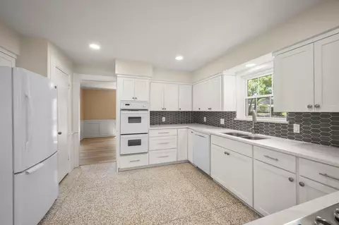 Kitchen - 518 Magic Oaks Dr, Spring, TX 77388 photo 2 of 3