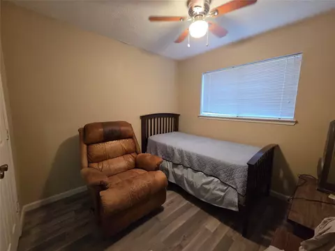 1518 Wentwood Dr, Pasadena, TX 77504