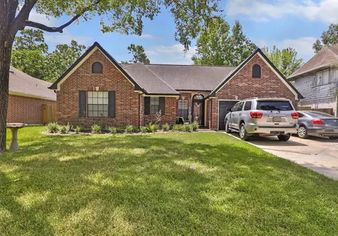 8626 Summit Pines Dr, Humble, TX 77346