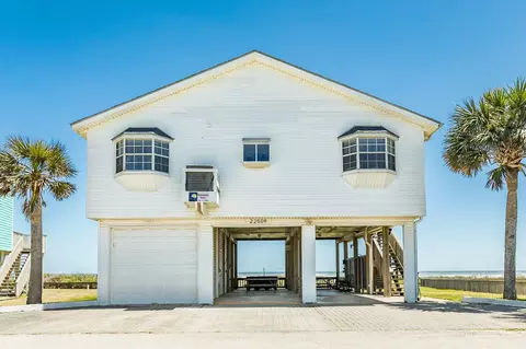 22509 Kennedy Dr, Galveston, TX 77554