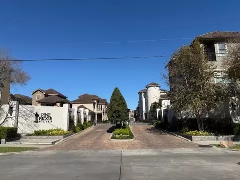 5515 Felice Dr, Houston, TX 77081