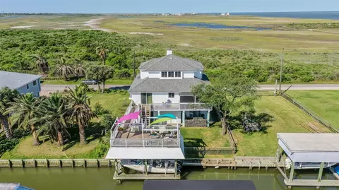 1220 103rd St, Galveston, TX 77554