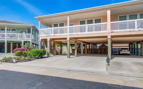 1705 Bayway Dr, Seabrook, TX 77586