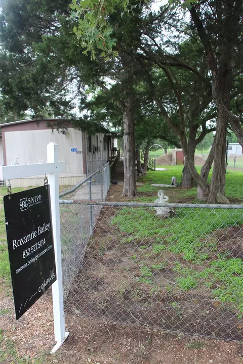 110 Concho Trl, La Grange, TX 78945