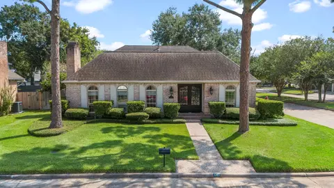 443 Fox Briar Ln, Sugar Land, TX 77478