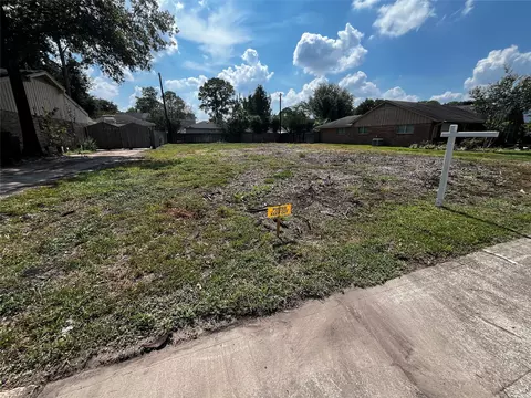 10723 Longmont Dr, Houston, TX 77042