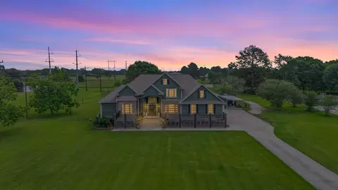 809 S Van Ostrand Ln, Winnie, TX 77665