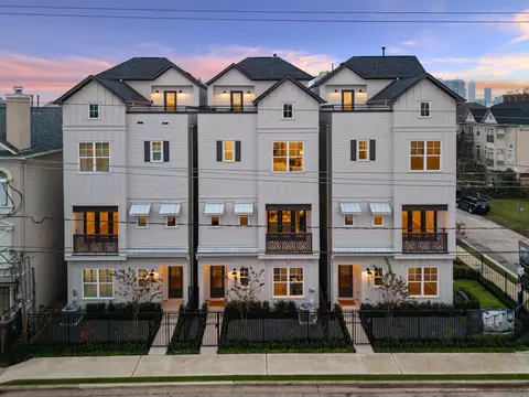 4028 Blossom St, Houston, TX 77007