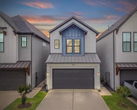 9018 Wellspring Dr, Houston, TX 77080