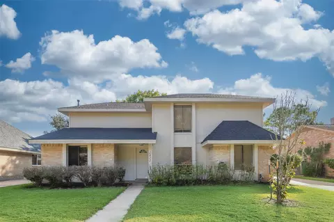 2822 Colonial Dr, Sugar Land, TX 77479