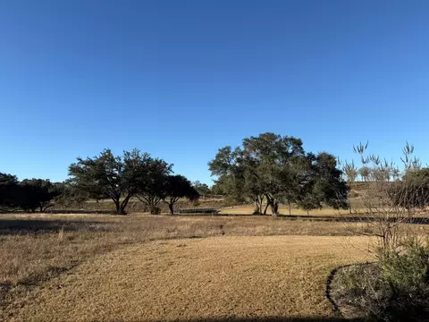 111 Mallard Ln, Columbus, TX 78934