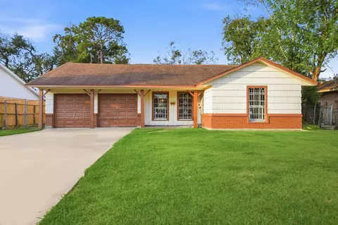 535 Edgebrook Dr, Houston, TX 77034